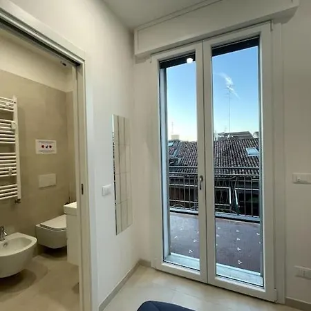 Turris Apartments, Skyline Historic Center بيت ضيافة بولونيا